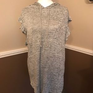 Sleeveless, hooded, very soft grey top